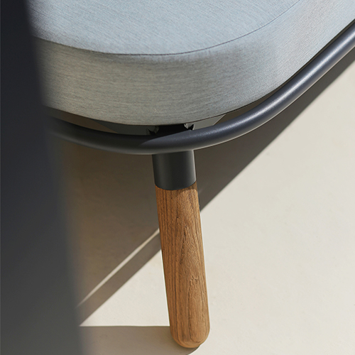 DAISY MAE Daybed Detail Teak Legs