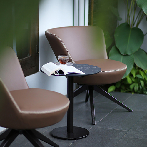 STIZZY Swivel Lounge Chair & Low Table Full HPL