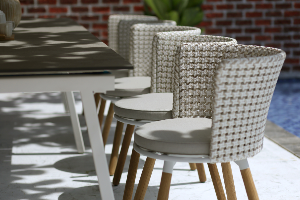 MAXXIMUS_ext_table_DAISY_MAE_dining_chair_medium