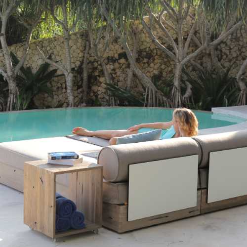 AIKO Lounger & Rolling Table