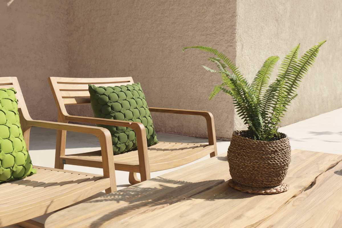 ESTATE_lounge_chair_TITAN_coffee_table (5)_Med