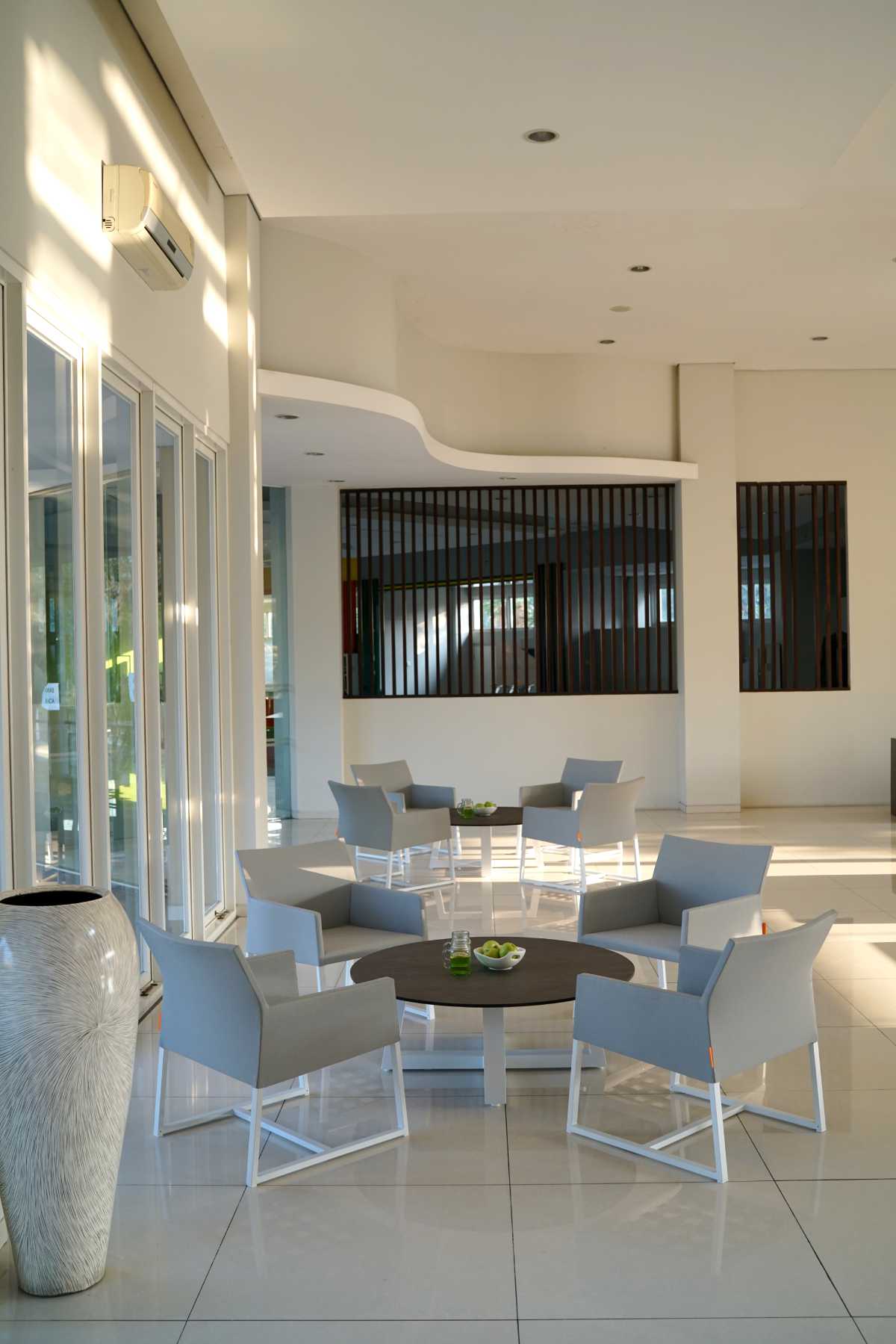 MAMAGREEN_MONO_casual_chair_lounge_table_hpl_dia_110_cm_med