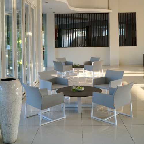 MONO Casual Chair & Lounge Table