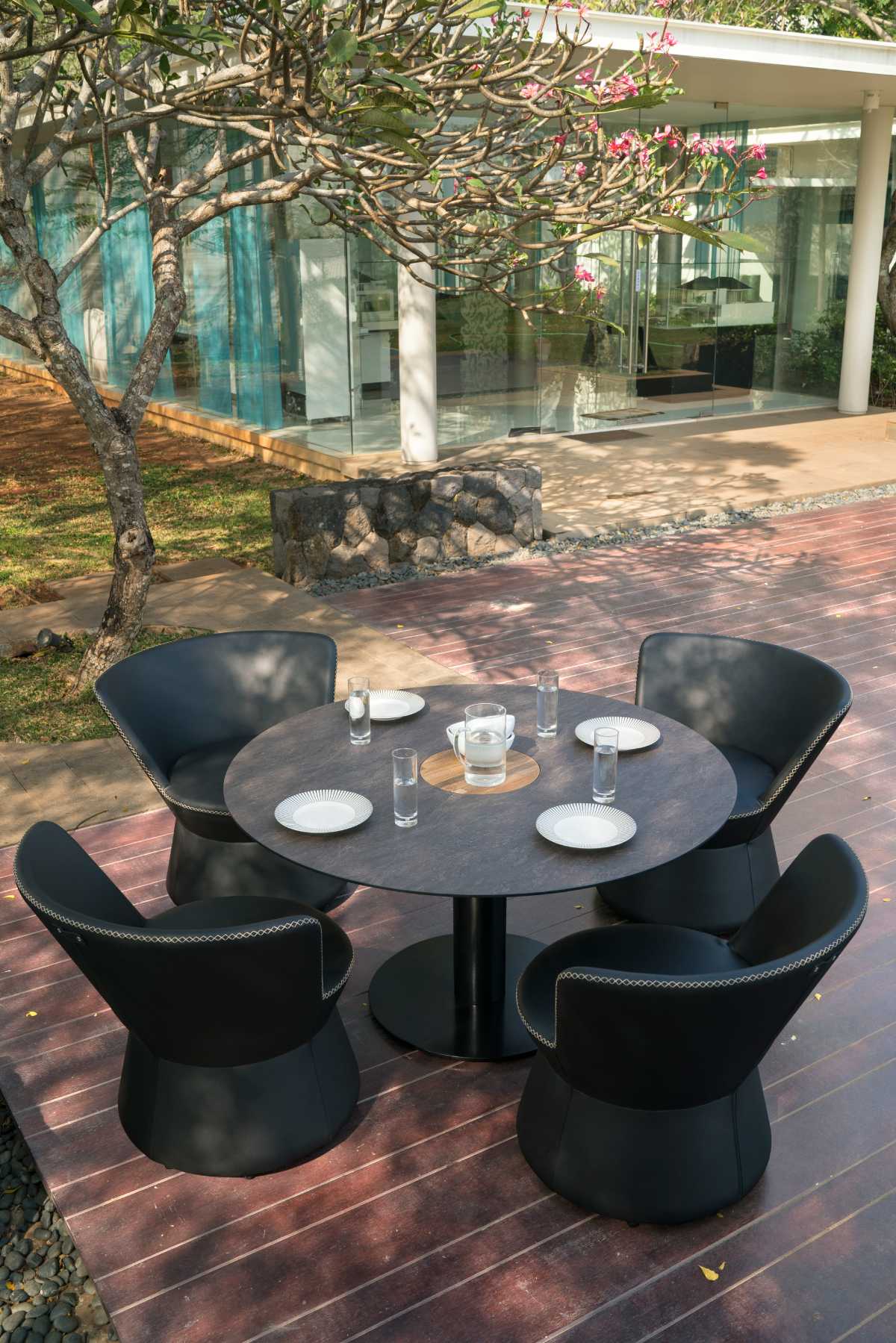 MAMAGREEN_STIZZY_swivel_accent_chair_pedestal_bable_dia_127_cm_med