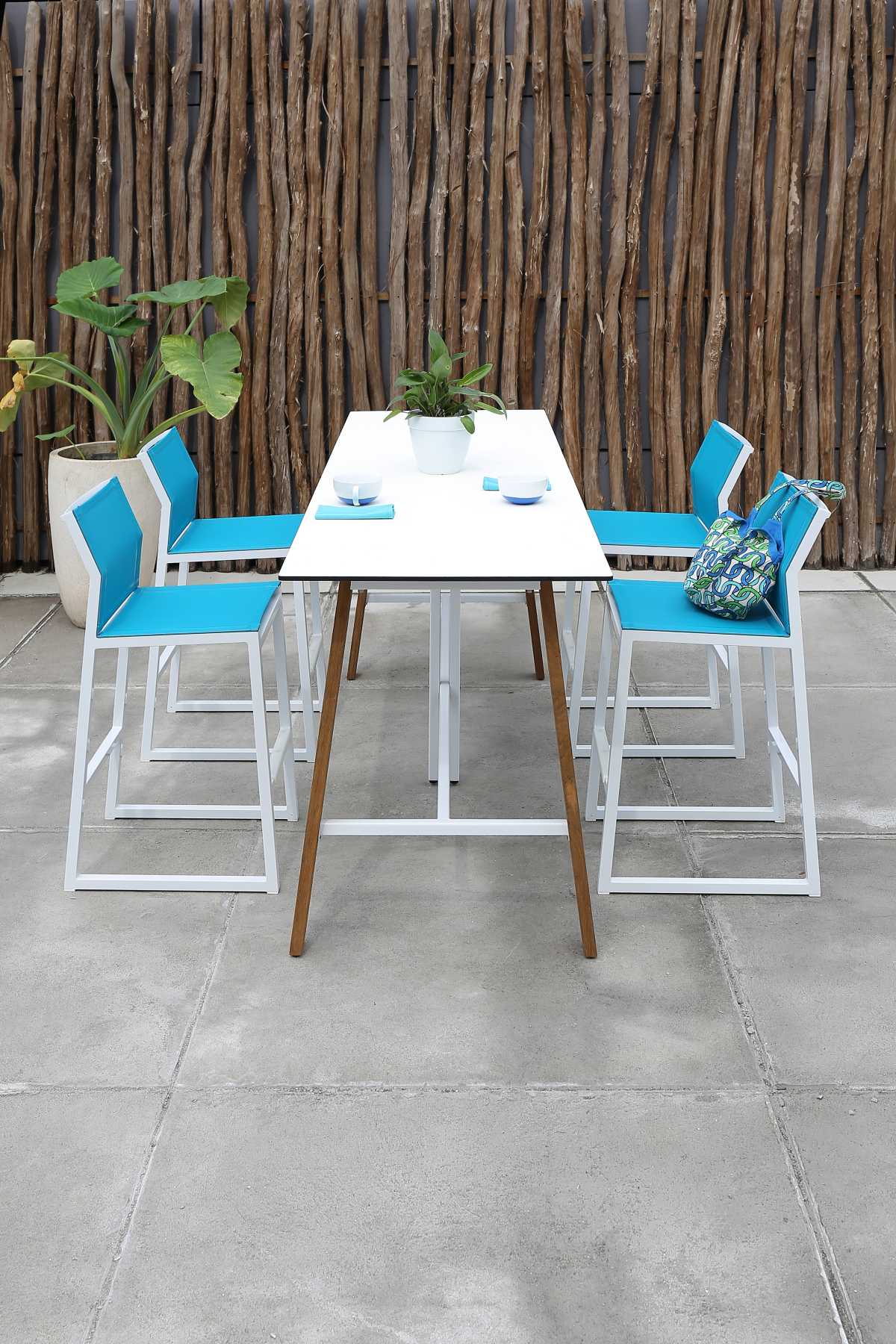 SATO_bar_table_ALLUX_bar_chair_(b)_med