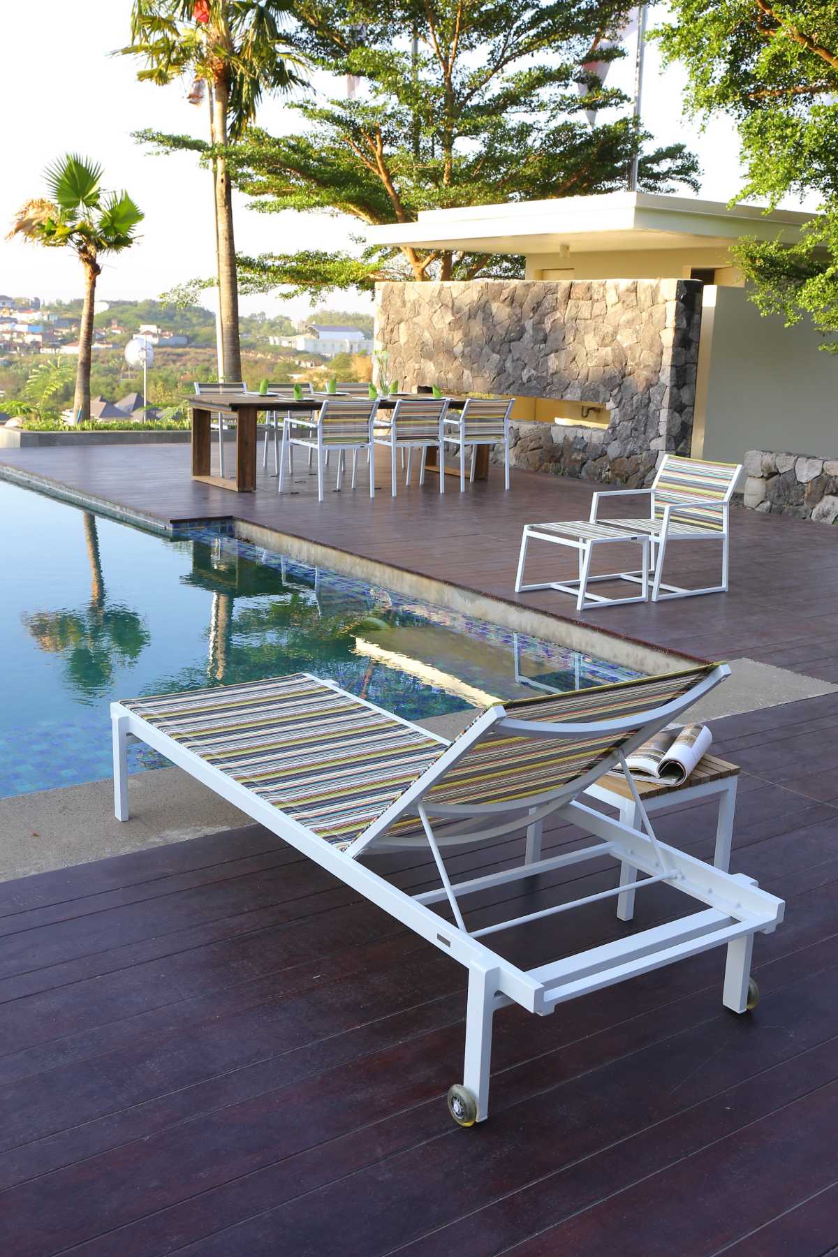 STRIPE_stackable_lounger_med