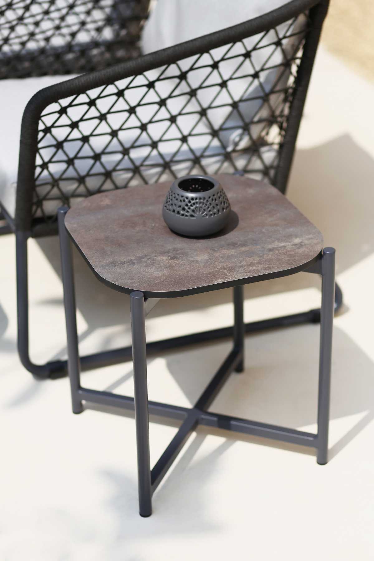 TITAN_side-table_med