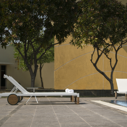 EKKA lounger & BONO Side Table HPL