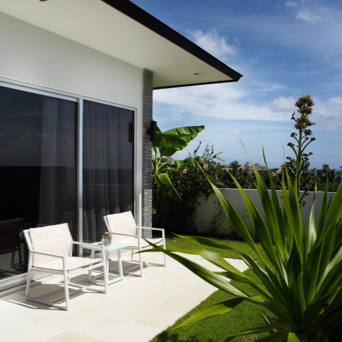 ALLUX Casual Chair & Side Table Small