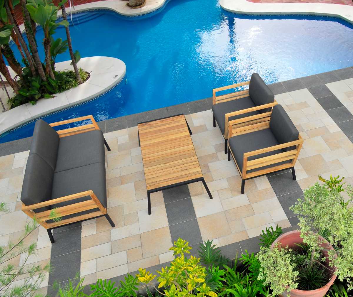 ZUDU_lounge_1_&_2_seater_with_coffee_table_(b)_med