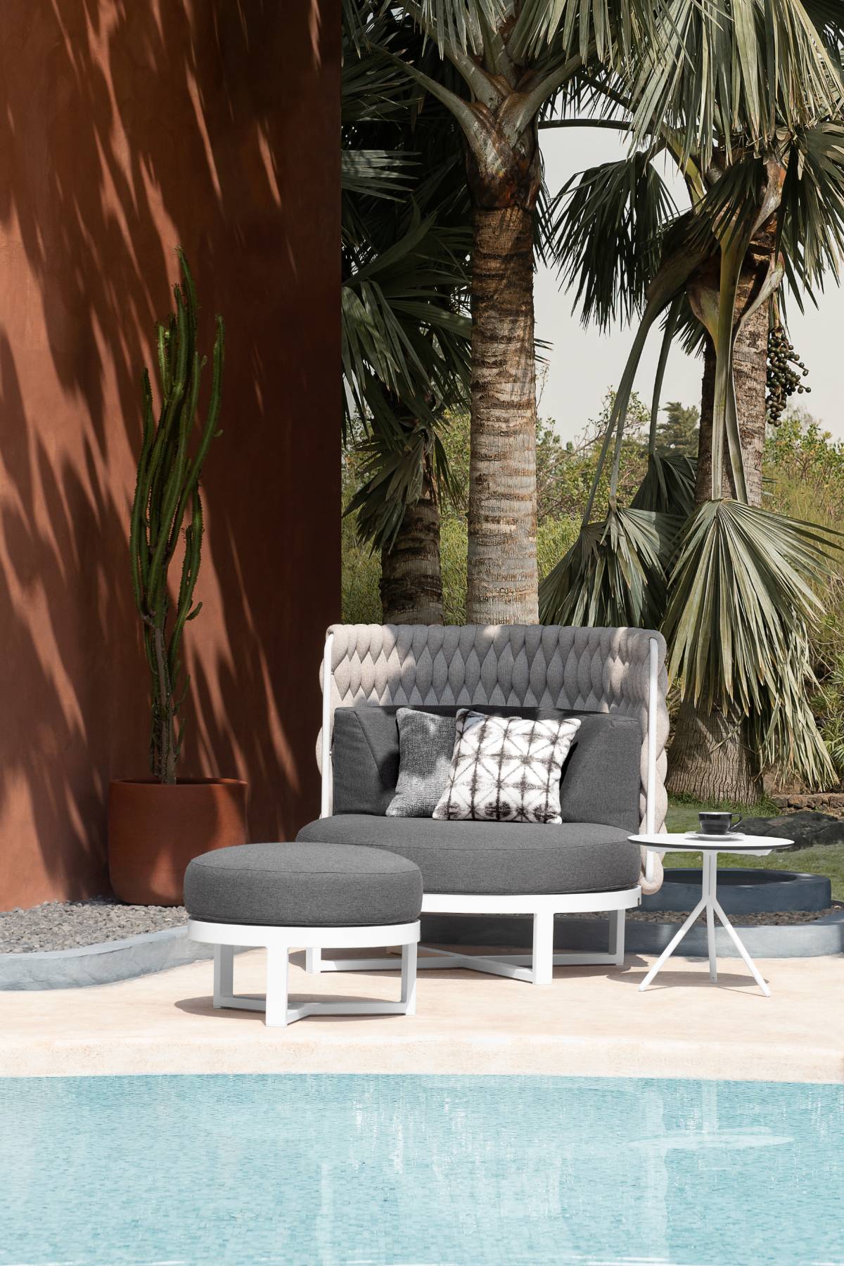 MUNIA NAYA Hug (High Back)